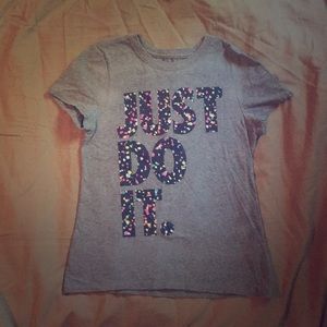 Girls Nike T-shirt Youth Medium. Great condition!